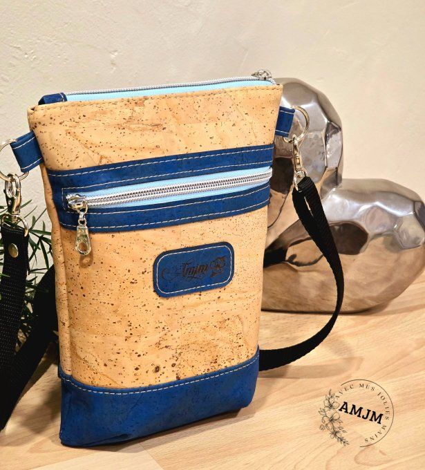 Sac bandoulière et son papillon brodé