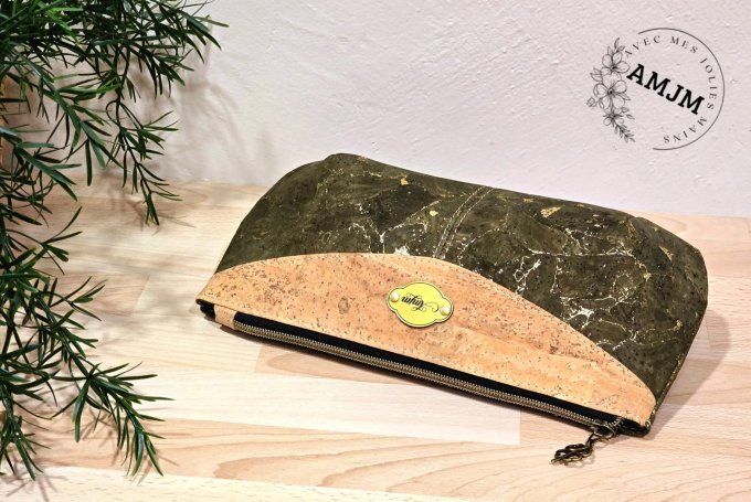 Pochette Ellana en liège kaki et doré