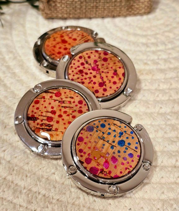 Accroche sac liège motifs taches colorées 