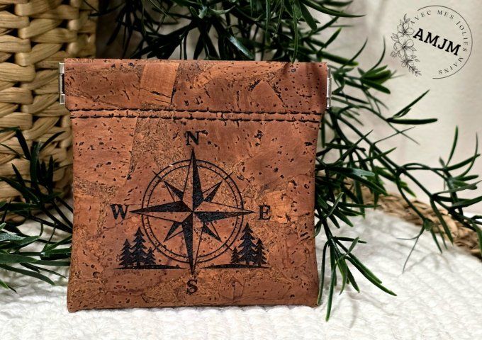 Porte monnaie en liège gravé "boussole"