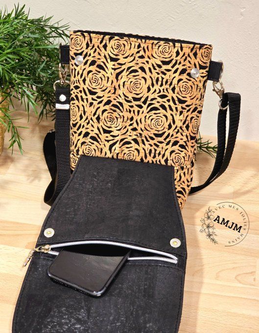 Pochette Eliane en liège découpé de roses et liège noir