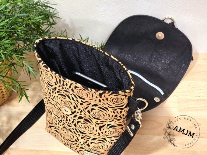 Pochette Eliane en liège découpé de roses et liège noir
