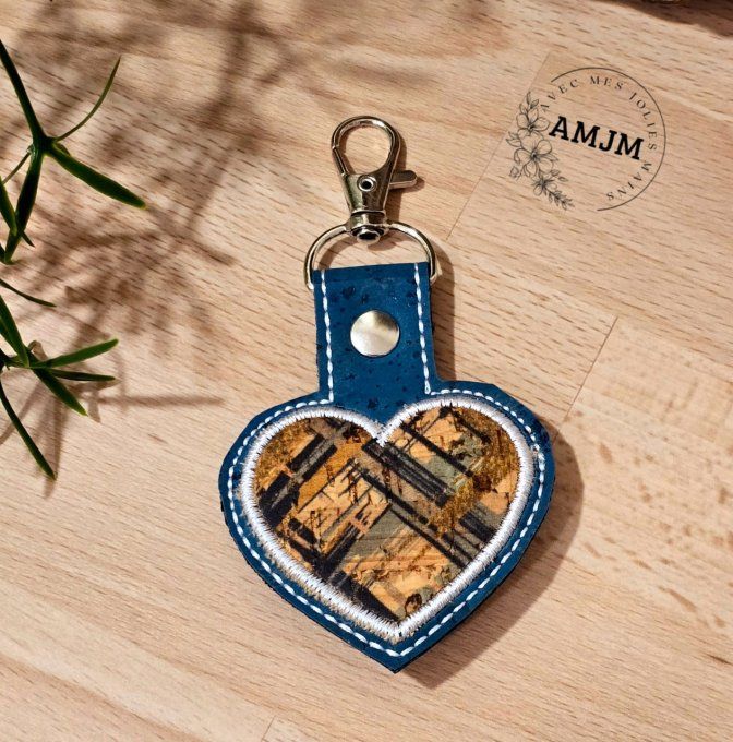 Porte-clés Coeur en liège bleu et motif strié