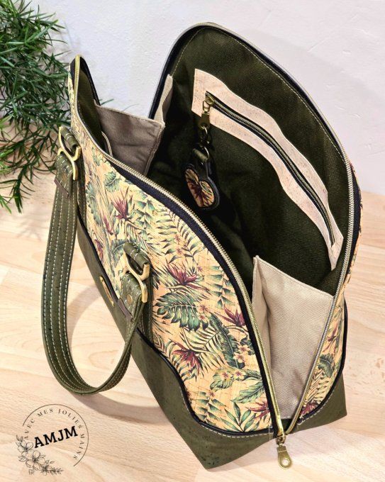 Sac Boronia en liège kaki et feuilles tropicales