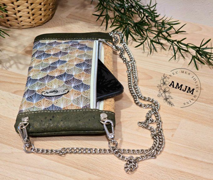Pochette Seawood en liège et sa gravure laser