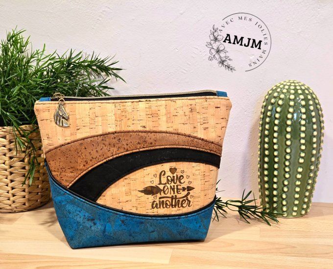 Trousse Seawood en liège et sa broderie attrape rêves