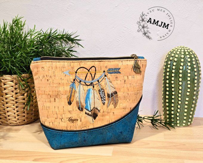 Trousse Seawood en liège et sa broderie attrape rêves