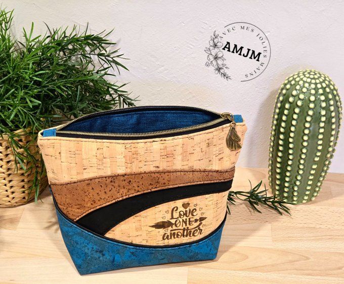 Trousse Seawood en liège et sa broderie attrape rêves