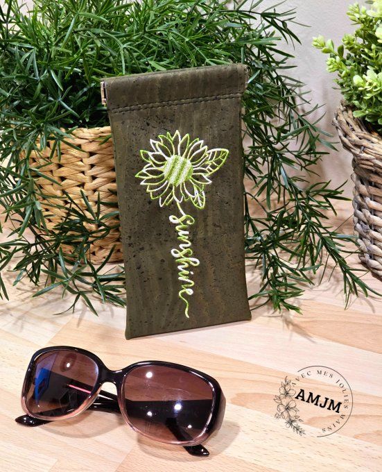 Étui à lunettes en liège kaki et broderie sunshine 