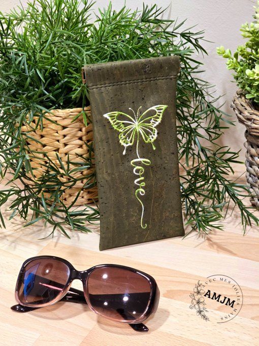 Étui à lunettes en liège kaki et broderie papillon 