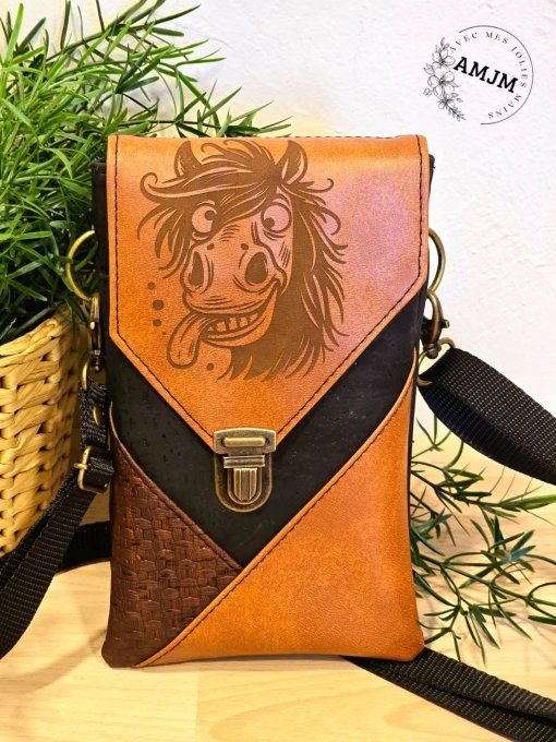 Pochette téléphone Padouk et son cheval drôle