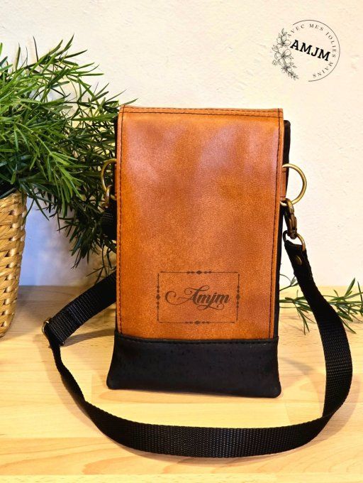 Pochette téléphone Padouk et son cheval drôle
