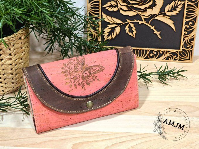 Porte chéquier Mango et sa gravure laser papillon