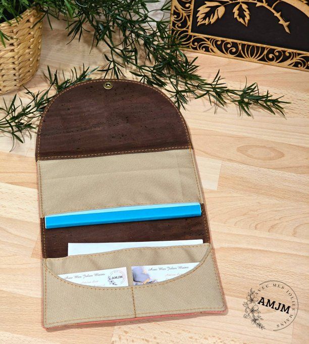 Porte chéquier Mango et sa gravure laser papillon